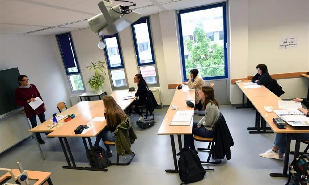 Σοβαρό πρόβλημα κοινωνικοποίησης των νέων από το κλείσιμο των σχολείων